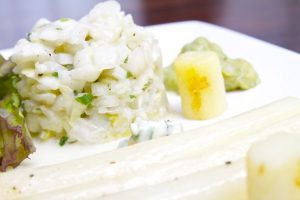 asperge witloofsalade en avocado