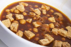 Misosoep met kikkererwten en tofu