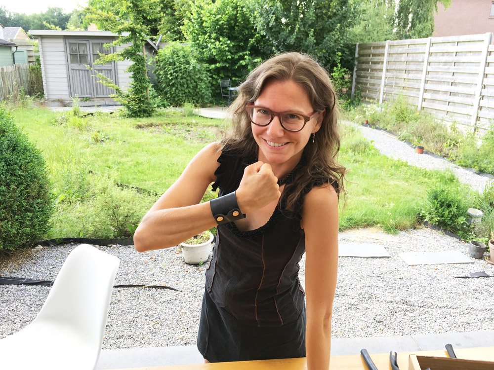 armband gemaakt van fietsbanden
