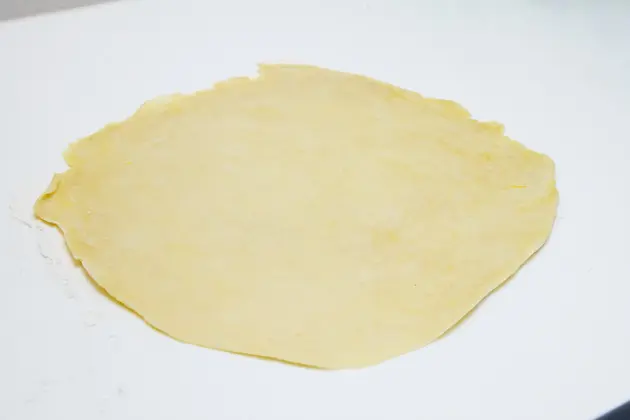 Vegan deeg uitgerold