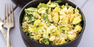 Groene quinoa salade met spruitjes, edamame en snijbiet - recept